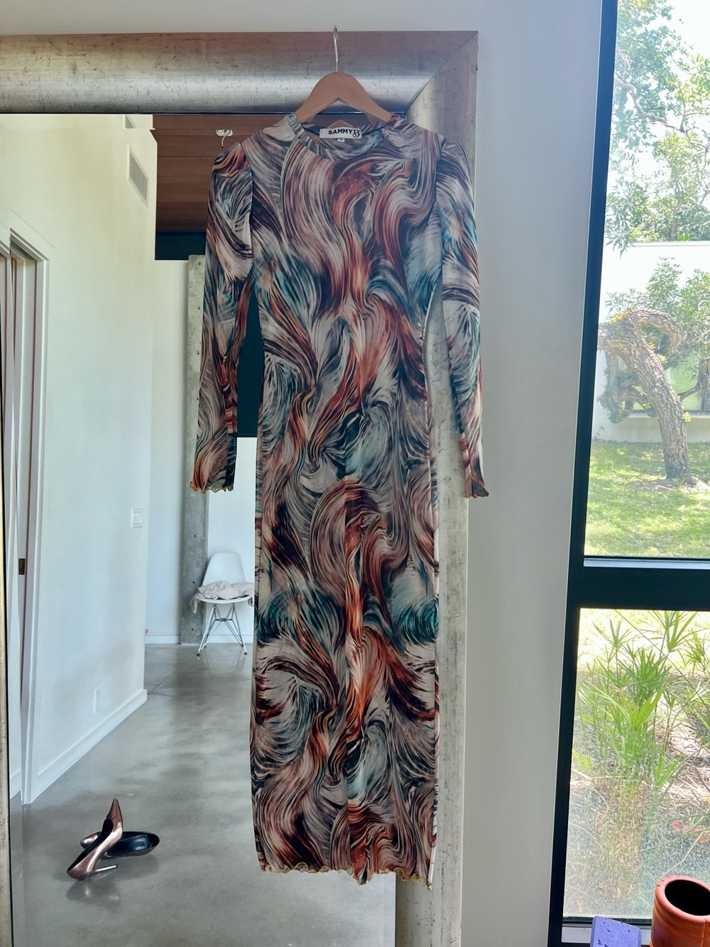 Beautiful semi-sheer mesh maxi dress - Picture 2 of 6
